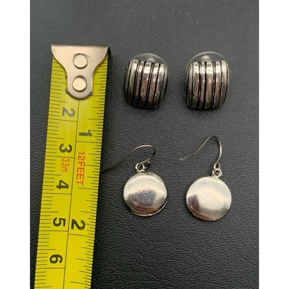 Lot Of 2 Pair Of Simple Everyday Silver Tone Earrings 1 Stud & 1 Dangle Pierced - Picture 4 of 4